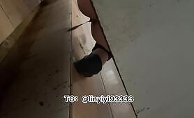 It's so exciting to grab the girl's poop