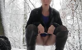 Hot Chick Drops a Steamy Load in the Snowy Outdoors